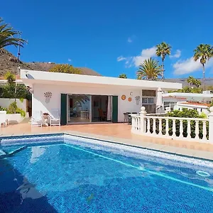 Villa Detached Villa, Private Pool Only 10 Minutes Cristianos, Valle de San Lorenzo